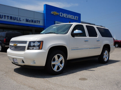 chevrolet suburban 2014 white diamond trico suv ltz 1500 flex fuel 8 cylinders 2 wheel drive 6 speed automatic 76266