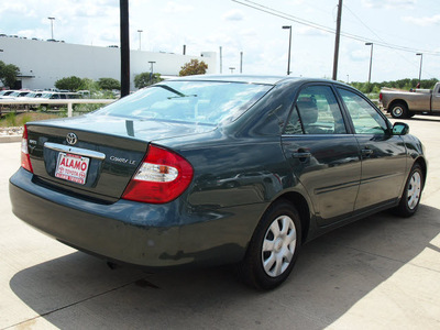 toyota camry 2002 dk  green sedan le gasoline 4 cylinders front wheel drive automatic 78232