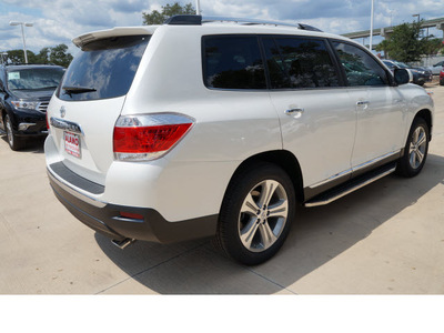 toyota highlander 2013 white suv limited gasoline 6 cylinders front wheel drive automatic 78232