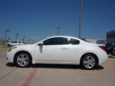 nissan altima 2011 white coupe 2 5 s gasoline 4 cylinders front wheel drive automatic 76116