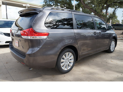 toyota sienna 2013 dk  gray van le 7 passenger gasoline 6 cylinders all whee drive automatic 78232