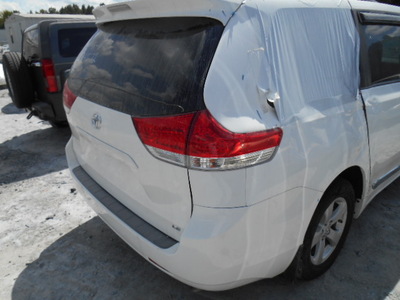 toyota sienna le