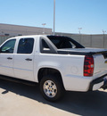 chevrolet avalanche 2009 white suv ls gasoline 8 cylinders 2 wheel drive automatic 76108