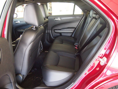 chrysler 300 2014 red sedan c 8 cylinders automatic 79029