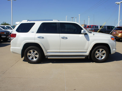 toyota 4runner 2013 white suv sr5 gasoline 6 cylinders 2 wheel drive automatic 75110