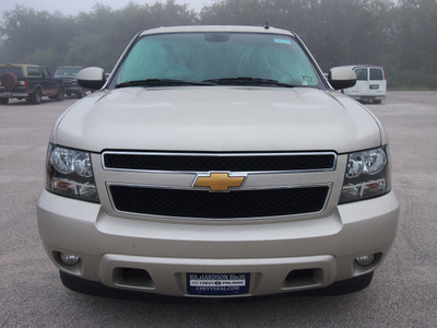 chevrolet suburban 2013 beige suv lt 1500 flex fuel v8 2 wheel drive automatic 78114