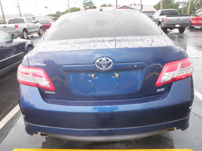 toyota camry 2011 blue sedan se gasoline 4 cylinders front wheel drive automatic 32401