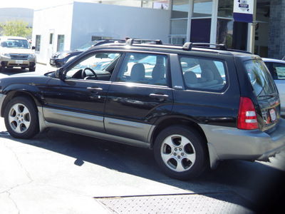 subaru forester 2004 black suv xs gasoline 4 cylinders all whee drive automatic 94063