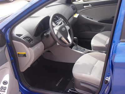 hyundai accent 2013 dk  blue sedan gls gasoline 4 cylinders front wheel drive automatic 75070