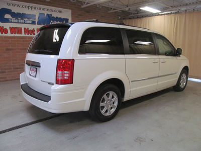 chrysler town country 2010 white van touring plus gasoline 6 cylinders front wheel drive automatic 44883