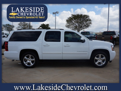 chevrolet suburban 2007 white suv lt 1500 8 cylinders rear wheel drive automatic 75087