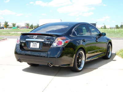 nissan altima 2009 black sedan s gasoline 4 cylinders front wheel drive automatic 76011