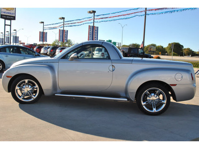 chevrolet ssr 2004 silver ls gasoline 8 cylinders rear wheel drive automatic 78130