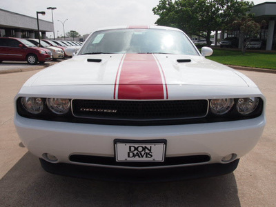 dodge challenger 2013 white coupe rallye redline appearance grou flex fuel 6 cylinders rear wheel drive automatic 76011