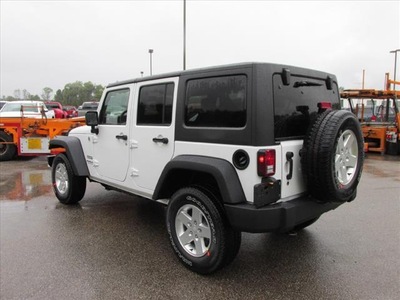 jeep wrangler unlimited 2014 white suv sport gasoline 6 cylinders 4 wheel drive automatic 44024