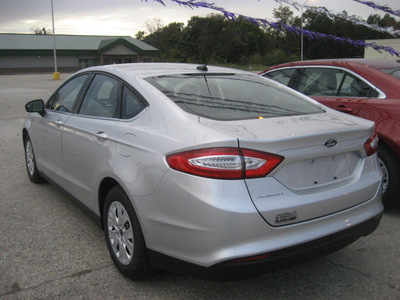 ford fusion 2014 silver sedan s gasoline 4 cylinders front wheel drive 6 speed automatic 62863