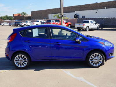 ford fiesta 2014 blue hatchback se gasoline 4 cylinders front wheel drive automatic 75062