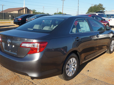 toyota camry 2014 gray sedan le gasoline 4 cylinders front wheel drive automatic 76053