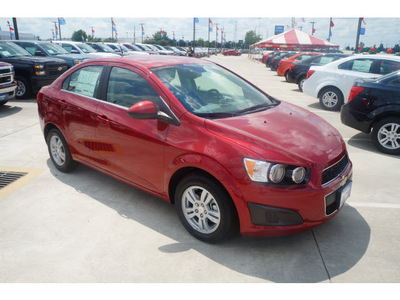 chevrolet sonic 2013 red sedan gasoline 4 cylinders front wheel drive 6 spd auto mylink touch lpo,all wthr flr mats lpo,cargo net 77090