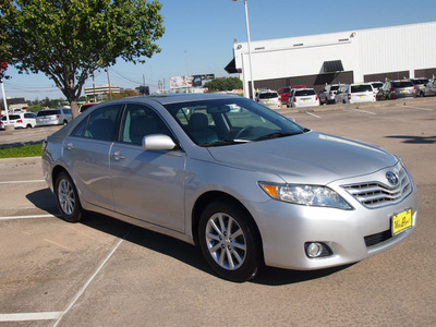 toyota camry 2011 silver sedan xle v6 gasoline 6 cylinders front wheel drive automatic 77094