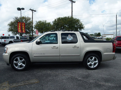 chevrolet avalanche 2007 gold ltz gasoline 8 cylinders rear wheel drive 4 speed automatic 78216