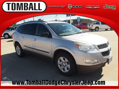chevrolet traverse 2009 silver suv ls gasoline 6 cylinders front wheel drive automatic 77375