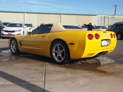 chevrolet corvette 2001 yellow gasoline 8 cylinders rear wheel drive automatic 79110