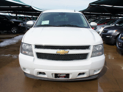 chevrolet suburban 2014 white suv ls 1500 8 cylinders automatic 76051