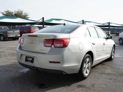 chevrolet malibu 2014 silver sedan ls gasoline 4 cylinders front wheel drive automatic 76051