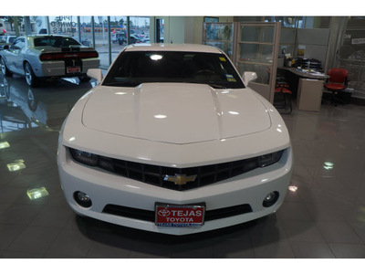 chevrolet camaro 2010 white coupe lt gasoline 6 cylinders rear wheel drive automatic 77587