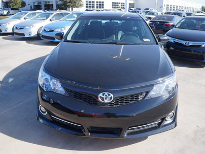 toyota camry 2014 black sedan se gasoline 4 cylinders front wheel drive 6 speed automatic 76053