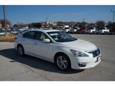 nissan altima 2014 white sedan 2 5 sl gasoline 4 cylinders front wheel drive automatic 76116