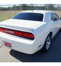 dodge challenger 2009 white coupe se 6 cylinders automatic 77587