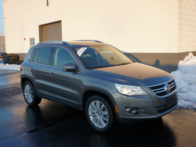 volkswagen tiguan 2011 grey suv gasoline 4 cylinders all whee drive automatic 19153