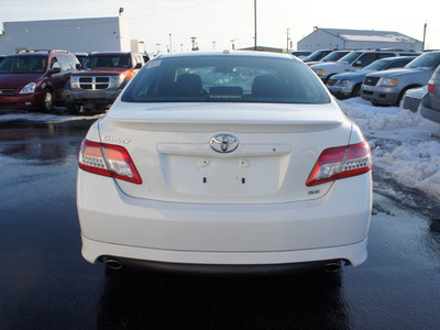 toyota camry 2011 white sedan gasoline 4 cylinders front wheel drive automatic 19153