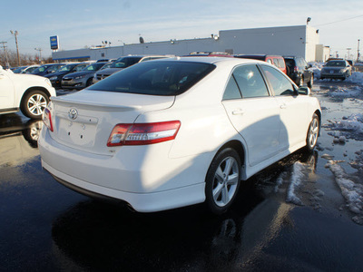 toyota camry 2011 white sedan gasoline 4 cylinders front wheel drive automatic 19153