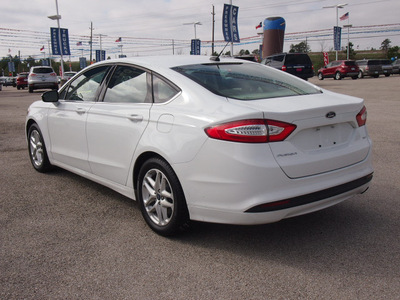 ford fusion 2014 white sedan se gasoline 4 cylinders front wheel drive automatic 77375