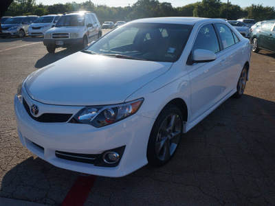 toyota camry 2014 white sedan se 4 cylinders automatic 76053