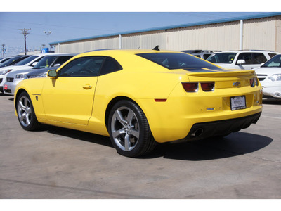 chevrolet camaro 2010 yellow coupe ss gasoline 8 cylinders rear wheel drive automatic 79110
