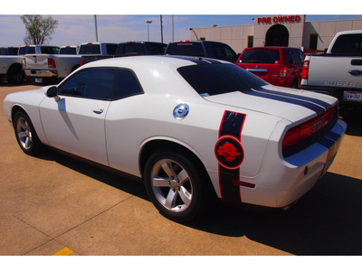 dodge challenger 2011 white coupe rallye flex fuel 6 cylinders rear wheel drive automatic 77375