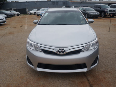 toyota camry 2014 silver sedan le gasoline 4 cylinders front wheel drive 6 speed automatic 76053