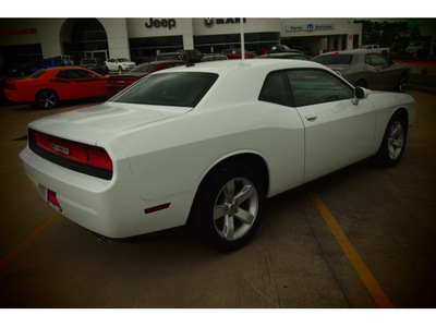 dodge challenger 2014 white coupe base flex fuel 6 cylinders rear wheel drive automatic 77375