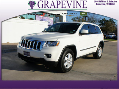 jeep grand cherokee 2011 white suv laredo gasoline 6 cylinders 2 wheel drive automatic 76051