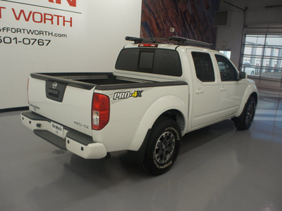 nissan frontier 2014 white pro 4x gasoline 6 cylinders 4 wheel drive automatic with overdrive 76116