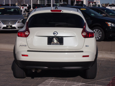 nissan juke 2011 white sv gasoline 4 cylinders front wheel drive automatic 79119