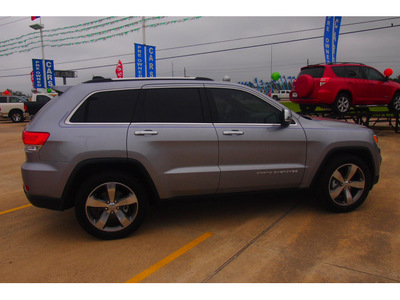 jeep grand cherokee 2014 silver suv limited gasoline 6 cylinders 2 wheel drive automatic 77375