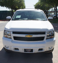 chevrolet suburban 2014 white suv lt 1500 8 cylinders automatic 76051