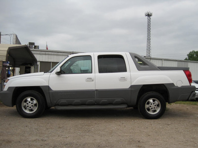 chevrolet avalanche 2002 white suv gasoline v8 rear wheel drive automatic 77379