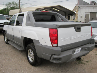 chevrolet avalanche 2002 white suv gasoline v8 rear wheel drive automatic 77379