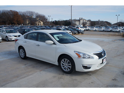 nissan altima 2014 white sedan 2 5 s gasoline 4 cylinders front wheel drive automatic 76116